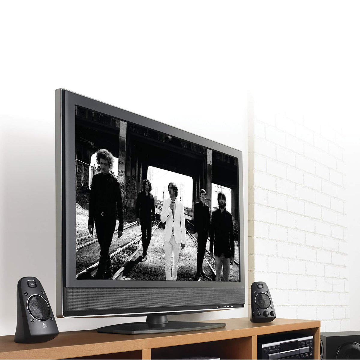 Logitech Z625 THX-Certified 2.1 Speaker System – Analog & Analog/Optical
